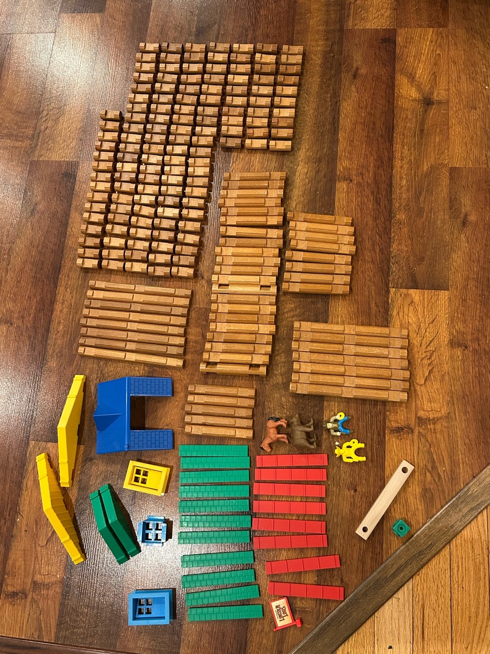 Lincoln Logs 213 Pieces including Cowboy, Horse and Bear Building Toy No Box